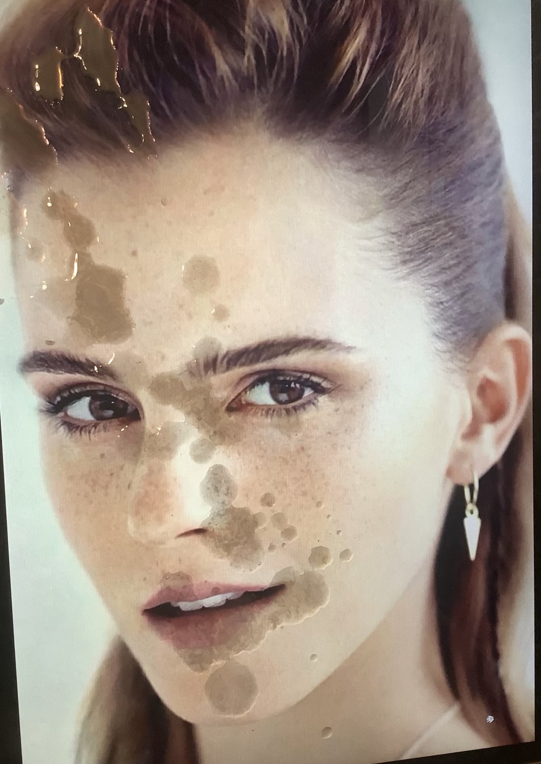 DIDQzZ2j Emma Watson cum tribute facial 02.jpg